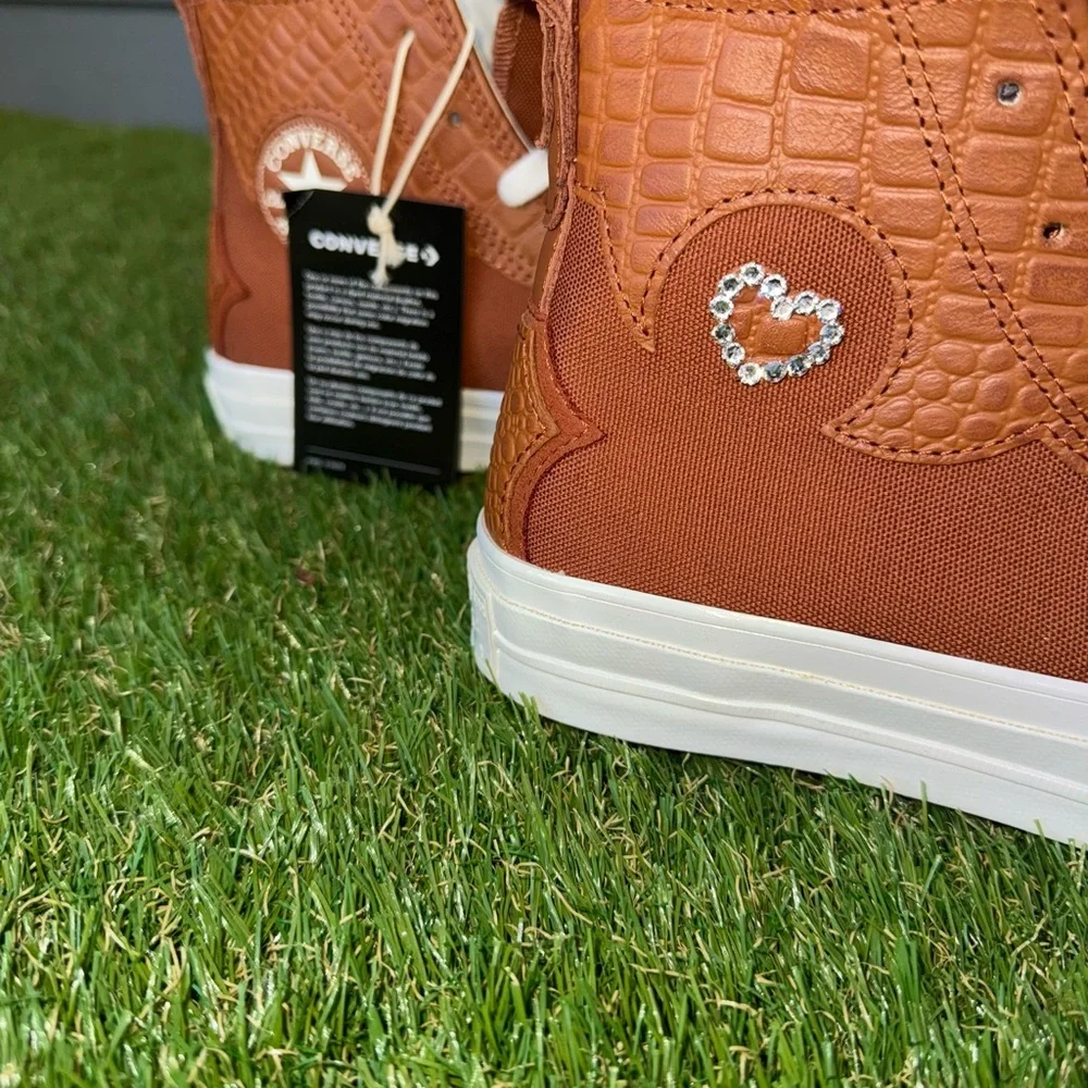 Custom Swarovski Converse Chuck 70 Western High Top in Tawny Owl/Vintage White - Picture 7 of 9